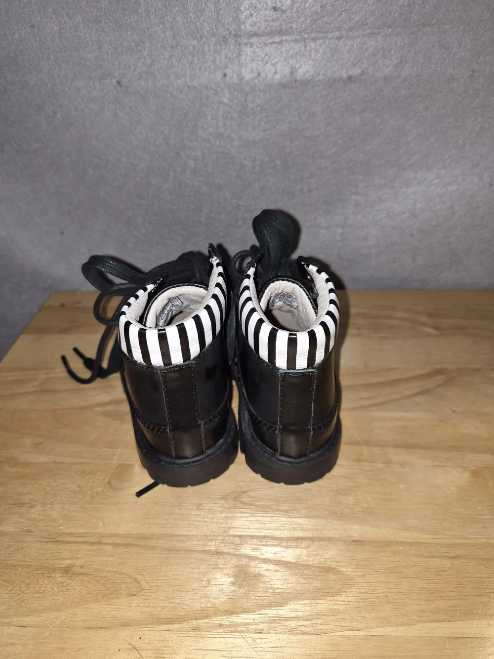 AKID Kids Black Patent Leather Lace-Up Combat Boots – Size 8C